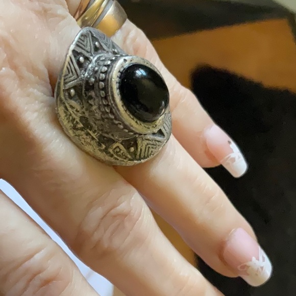 “VINTAGE SILVER RING” Large Oval Shape with Central Black GemStone. - Picture 13 of 13